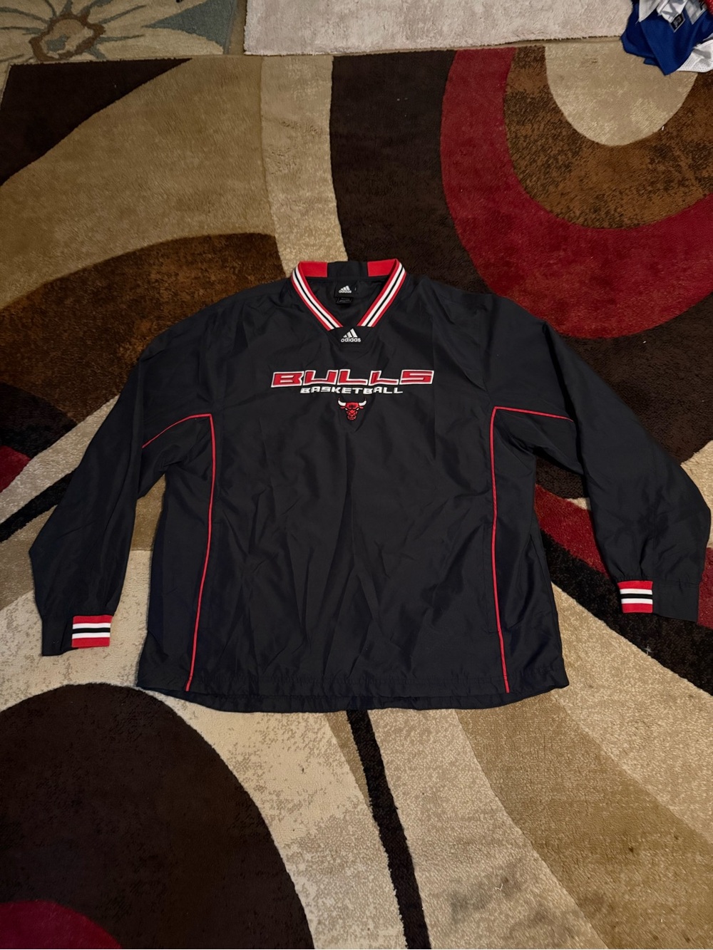 NBA Chicago Bulls embroidered team pull over jacket size L